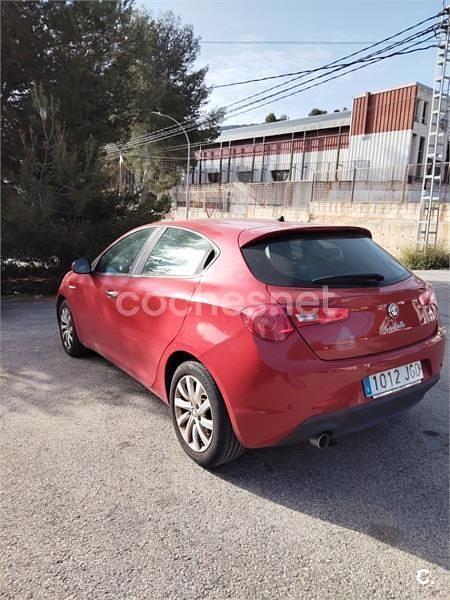 Usado Alfa Romeo Giulietta Sprint 105 CV (77 kW) 2015 Rojo Utilitario