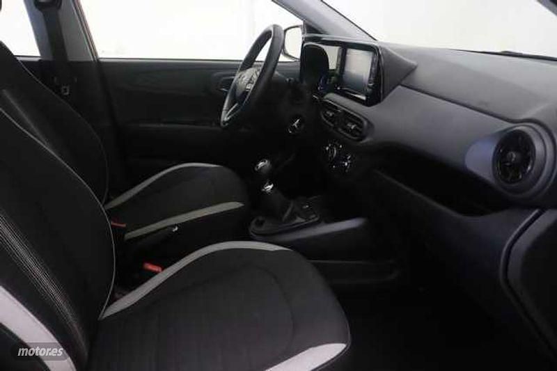 Usado Hyundai i10 67 CV (49 kW) 2024 Angrove green Utilitario