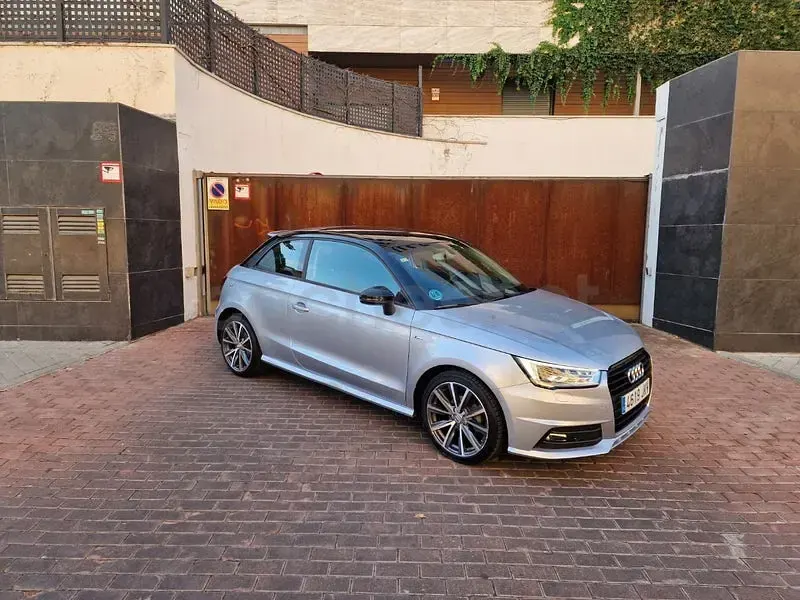 Usado Audi A1 95 CV (69 kW) 2016 Gris / plata Utilitario