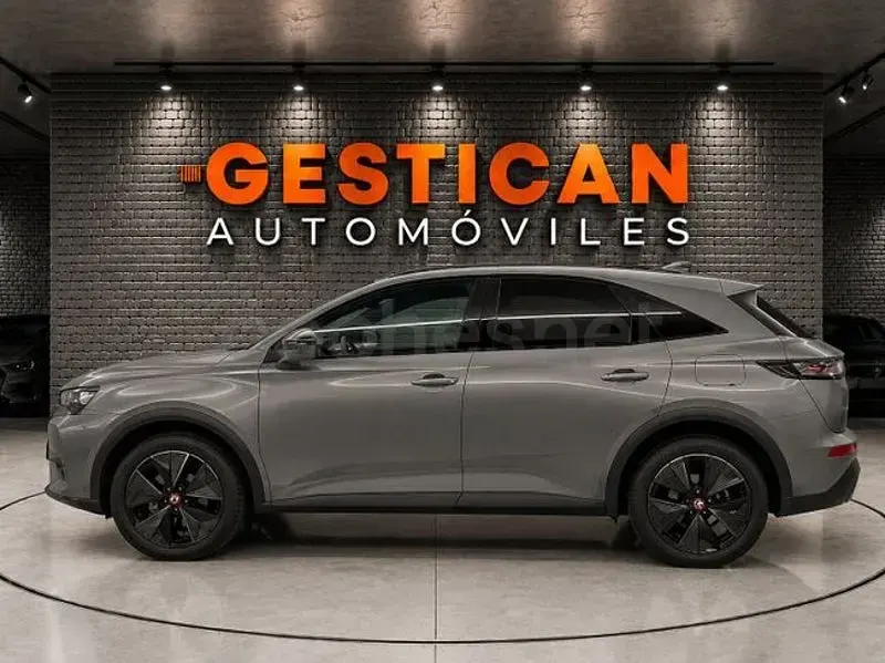 Usado DS Automobiles DS7 Crossback Performance 225 CV (165 kW) 2024 Gris / plata SUV