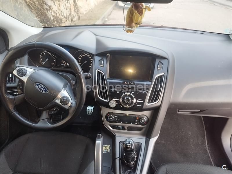 Usado Ford Focus Trend 105 CV (77 kW) 2011 Rojo Berlina