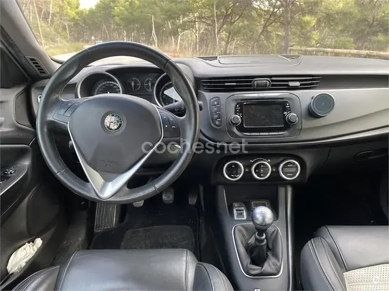 Usado Alfa Romeo Giulietta 120 CV (88 kW) 2016 Blanco Utilitario