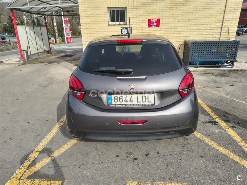 Usado Peugeot 208 Signature Sky 99 CV (72 kW) 2019 Gris / plata Utilitario