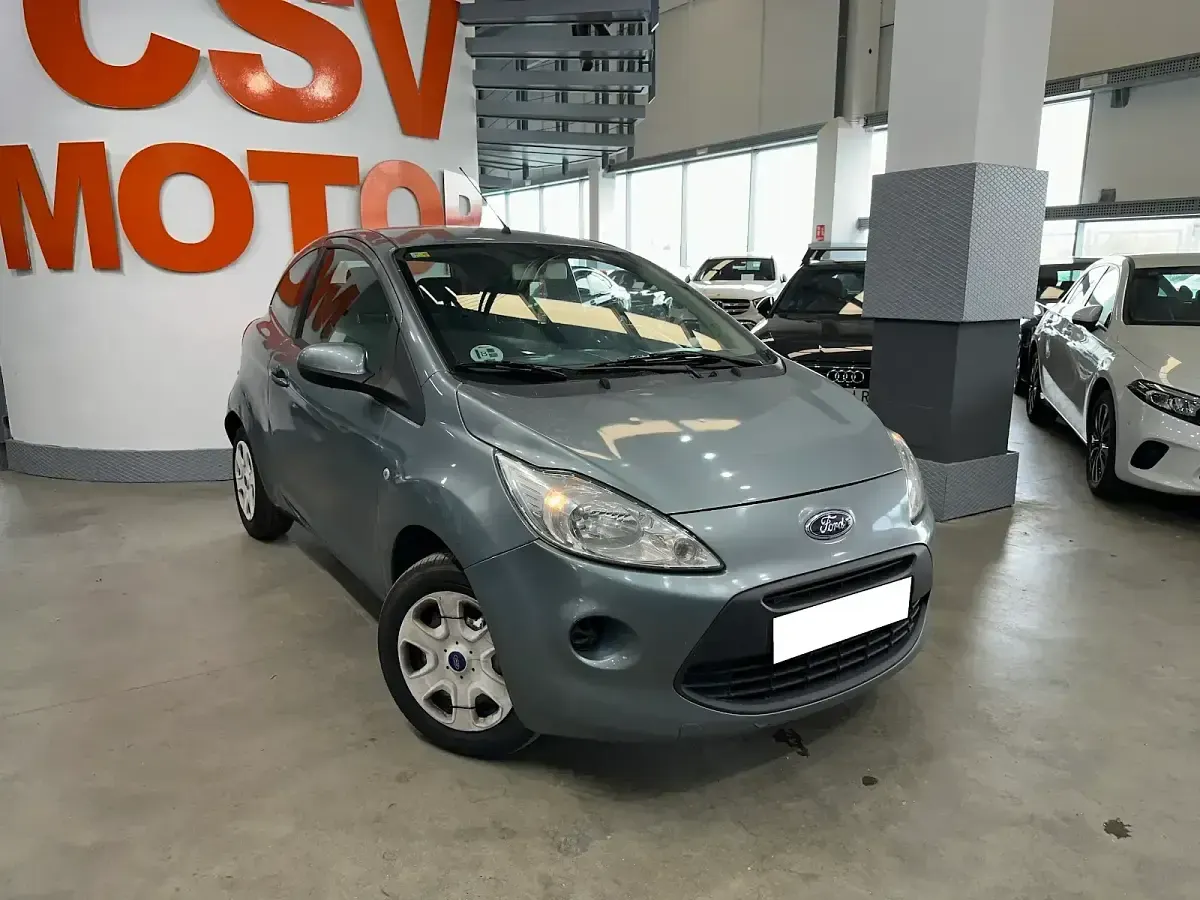 Usado Ford Ka Trend 75 CV (55 kW) 2010 Gris / plata Utilitario