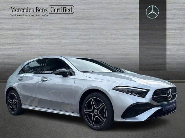 Usado Mercedes A250 AMG line 218 CV (160 kW) 2025 Plata hightech Berlina