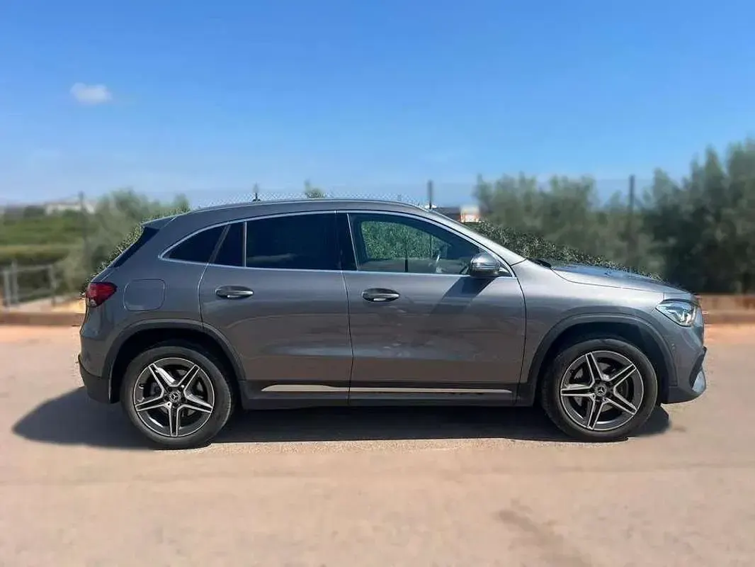Usado Mercedes GLA250 218 CV (160 kW) 2023 Gris SUV