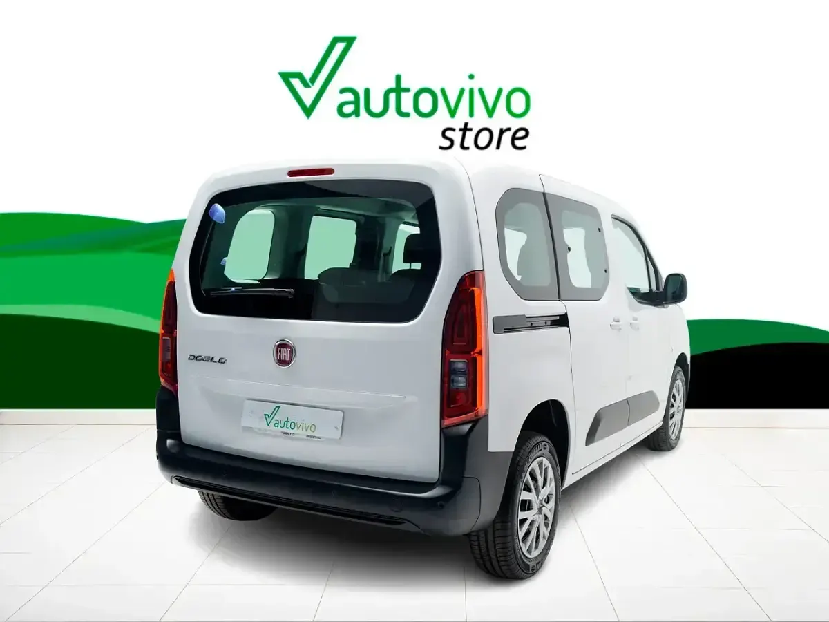 Usado Fiat Doblò 100 CV (73 kW) 2024 Blanco Monovolumen