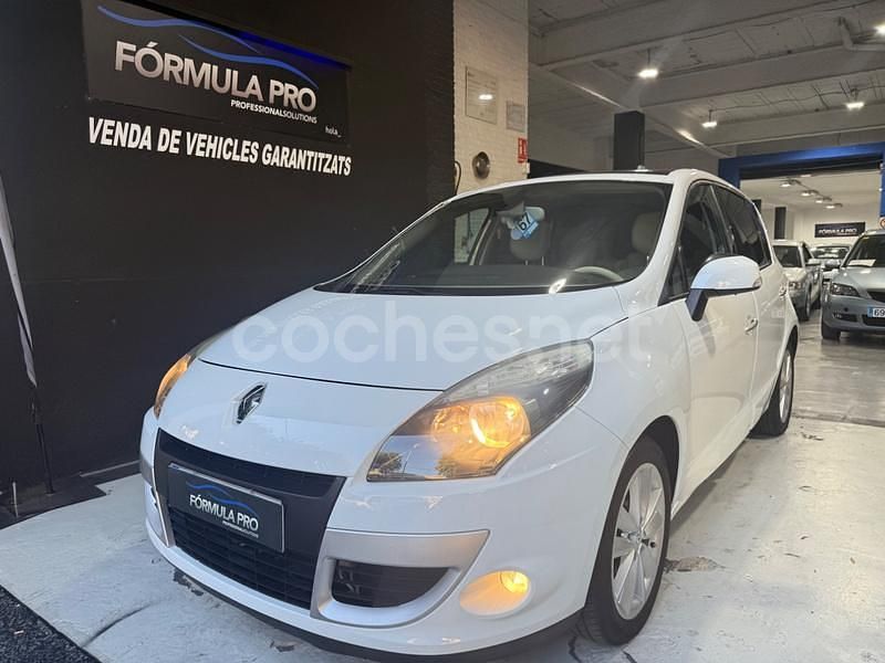 Blanco Usado 2010 Renault Scénic III Privilege Monovolumen | 8450 € - Imagen 1/4