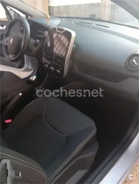Usado Renault Clio IV Business 75 CV (55 kW) 2019 Gris / plata Berlina
