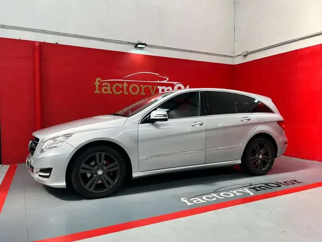 Usado Mercedes R320 211 CV (155 kW) 2012 Gris Monovolumen