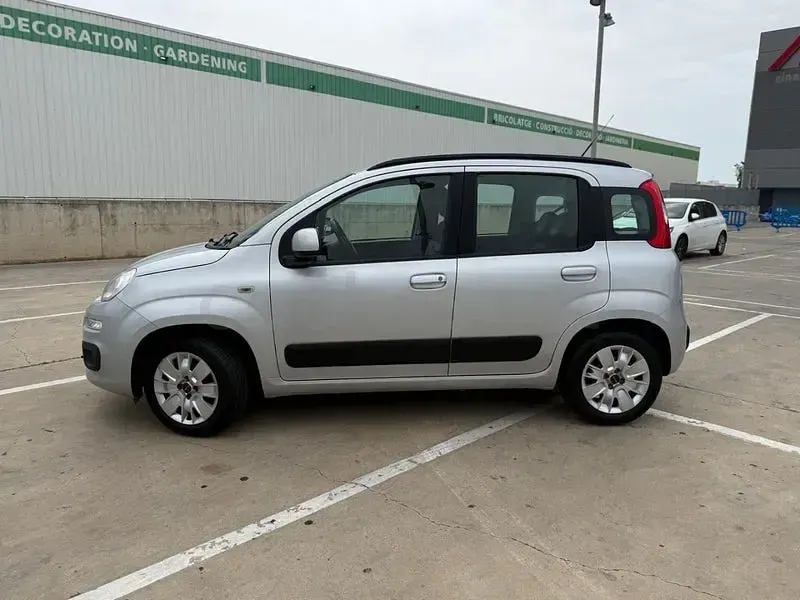 Usado Fiat Panda Lounge 69 CV (50 kW) 2018 Gris / plata Utilitario