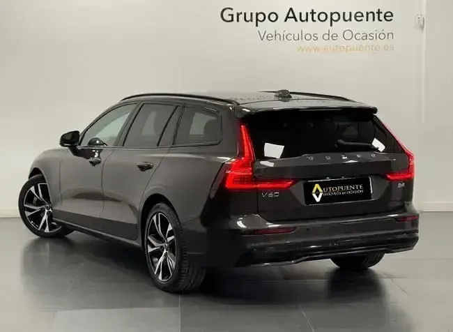 Usado Volvo V60 Plus 197 CV (144 kW) 2023 Gris / plata Familiar