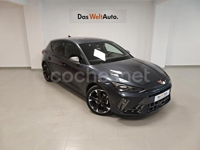Usado Cupra Leon 150 CV (110 kW) 2024 Gris / plata Berlina
