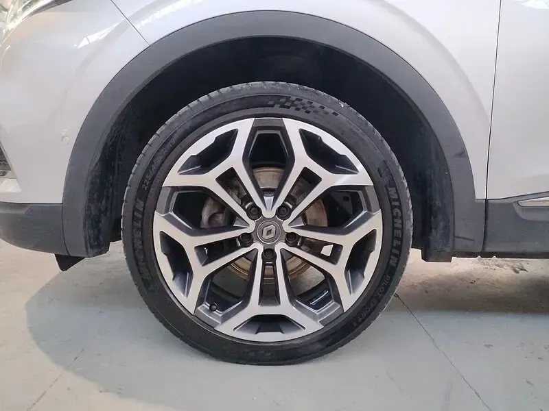 Usado Renault Kadjar Zen 150 CV (110 kW) 2021 Gris SUV