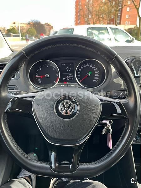 Usado VW Polo Advance 90 CV (66 kW) 2016 Azul Berlina