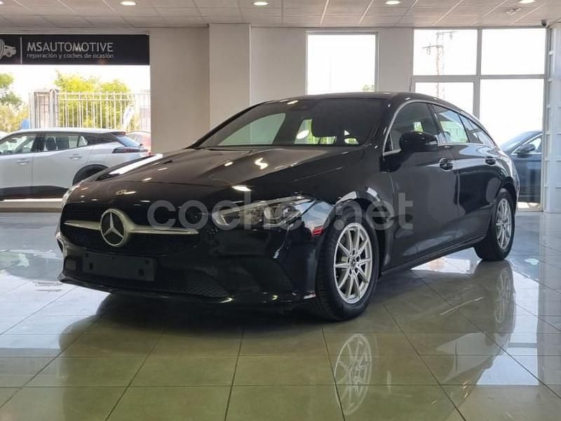 Usado Mercedes CLA200 Shooting Brake 150 CV (110 kW) 2020 Negro Familiar