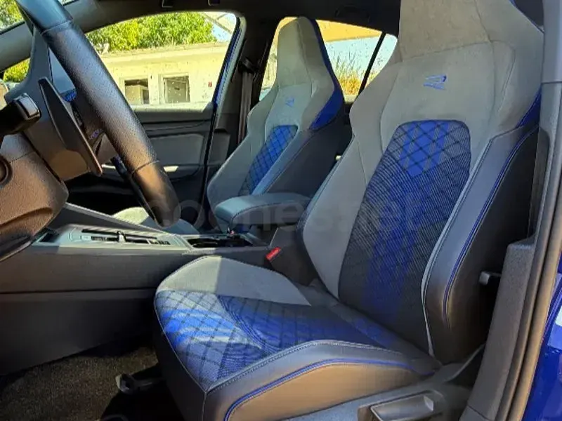Usado VW Golf VIII R 320 CV (235 kW) 2022 Azul Berlina