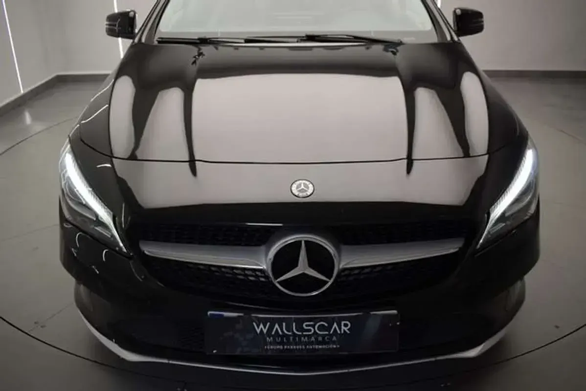 Usado Mercedes CLA200 Shooting Brake 136 CV (100 kW) 2017 Azul Familiar