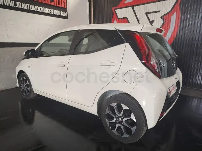 Usado Toyota Aygo X-play 72 CV (52 kW) 2021 Blanco Utilitario