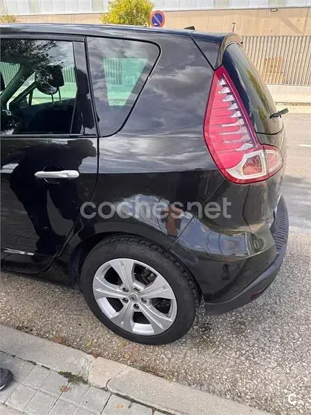 Usado Renault Scénic III Dynamique 130 CV (95 kW) 2009 Negro Monovolumen