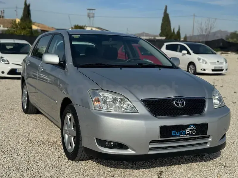Usado Toyota Corolla Sol 110 CV (80 kW) 2003 Gris / plata Berlina