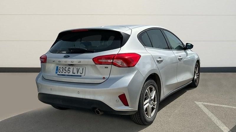 Usado Ford Focus Trend 125 CV (91 kW) 2021 Gris / plata Berlina
