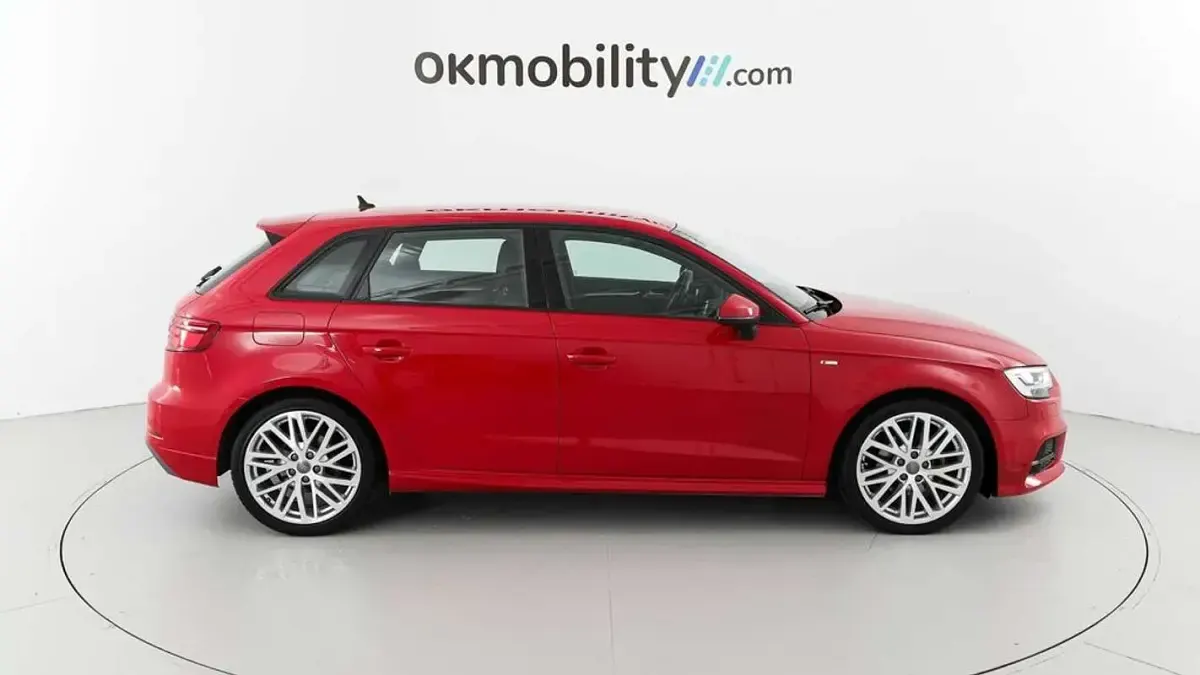 Usado Audi A3 150 CV (110 kW) 2019 Rojo Berlina