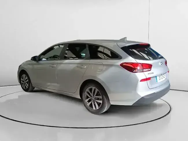 Usado Hyundai i30 GO! 120 CV (88 kW) 2019 Gris Familiar