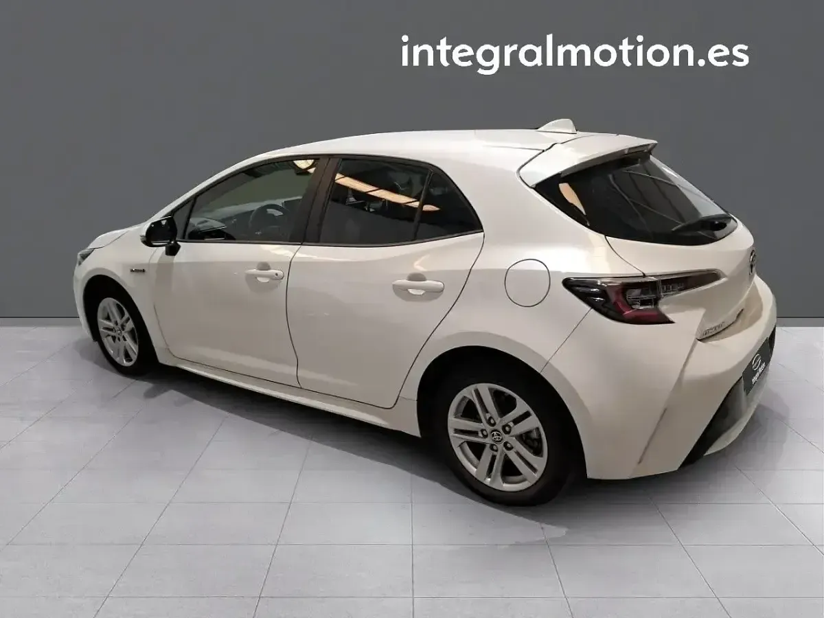Usado Toyota Corolla Active 122 CV (89 kW) 2021 Blanco Berlina