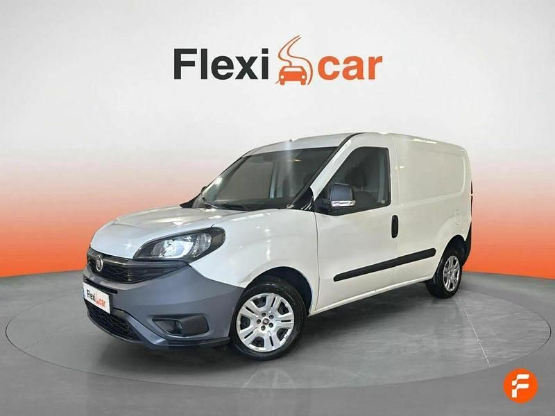 Usado Fiat Doblò 136 CV (100 kW) 2022 Blanco Monovolumen