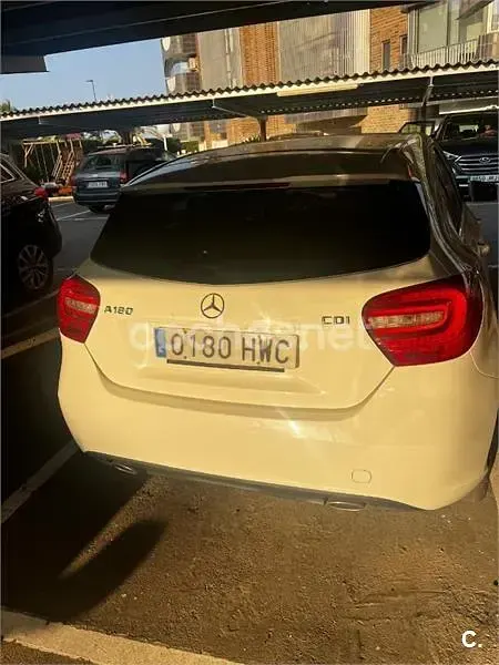 Usado Mercedes A180 AMG line 109 CV (80 kW) 2014 Blanco Utilitario