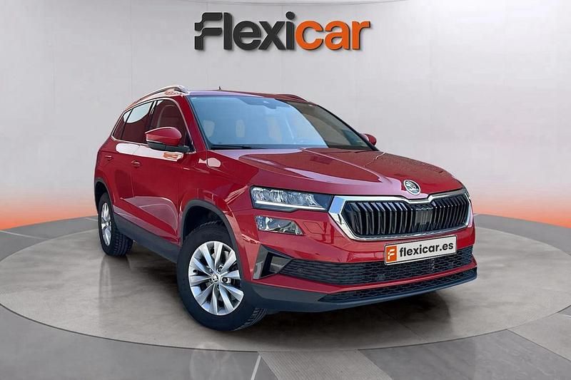 Rojo Usado 2023 Skoda Karoq Ambition SUV | 19.990 € (Buen precio) - Imagen 1/4
