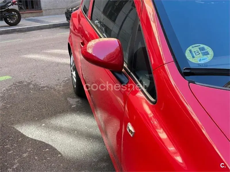 Usado Opel Corsa Essentia 75 CV (55 kW) 2010 Rojo Utilitario