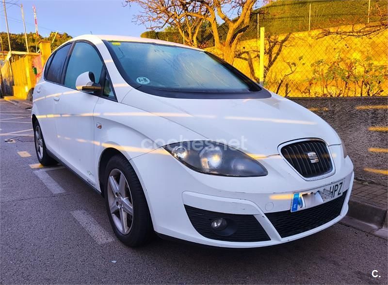 Usado Seat Altea I-Tech 105 CV (77 kW) 2013 Blanco Monovolumen