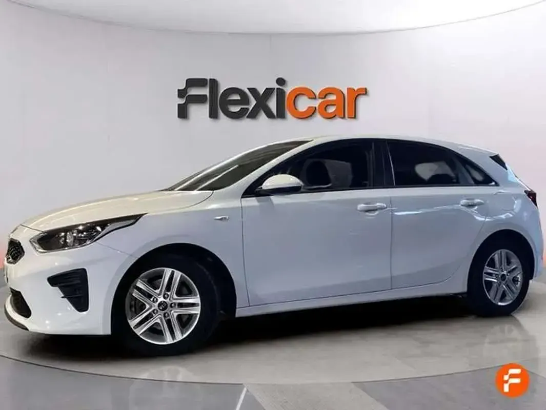 Usado Kia Ceed 120 CV (88 kW) 2022 Blanco Utilitario