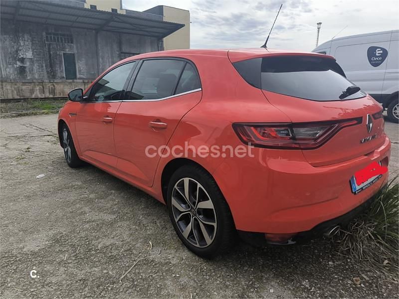 Usado Renault Mégane IV Zen 110 CV (80 kW) 2017 Rojo Berlina