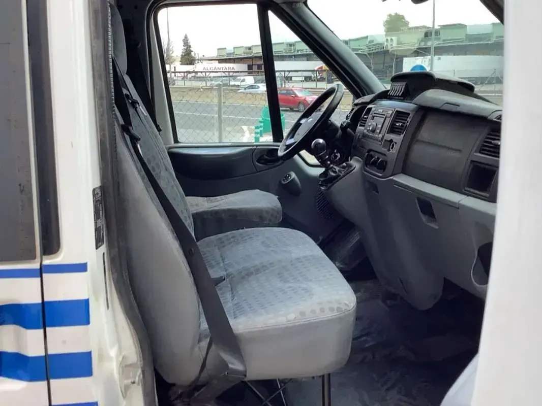 Usado Ford Transit Ambiente 125 CV (91 kW) 2014 Blanco Familiar