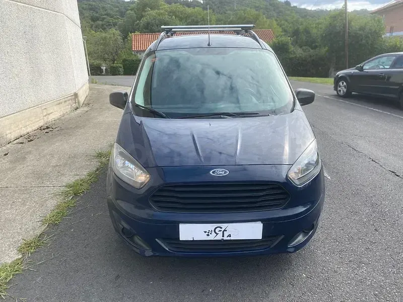 Usado Ford Tourneo Courier Ambiente 100 CV (73 kW) 2018 Azul Monovolumen