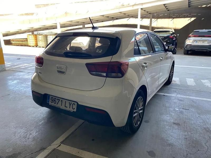 Usado Kia Rio 84 CV (61 kW) 2022 Blanco