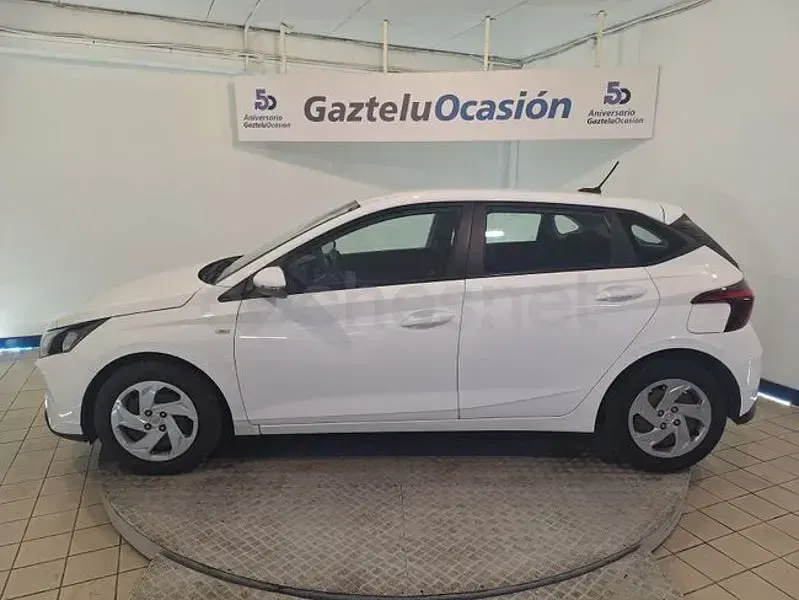 Usado Hyundai i20 100 CV (73 kW) 2021 Blanco Utilitario