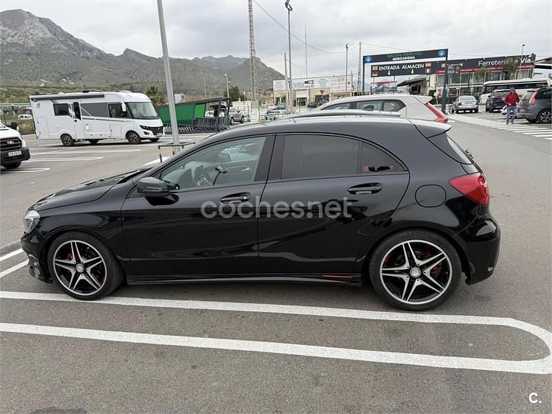 Käytetty Mercedes A200 AMG line 136 HP (100 kW) 2014 Musta Sedan