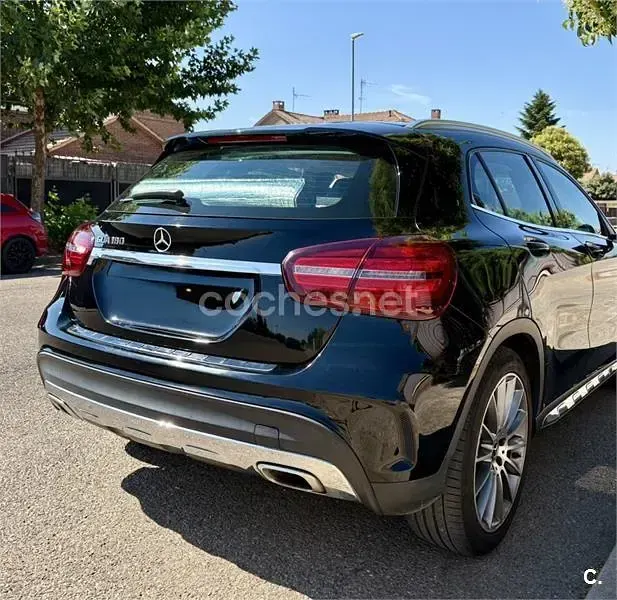 Usado Mercedes GLA180 122 CV (89 kW) 2020 Negro SUV
