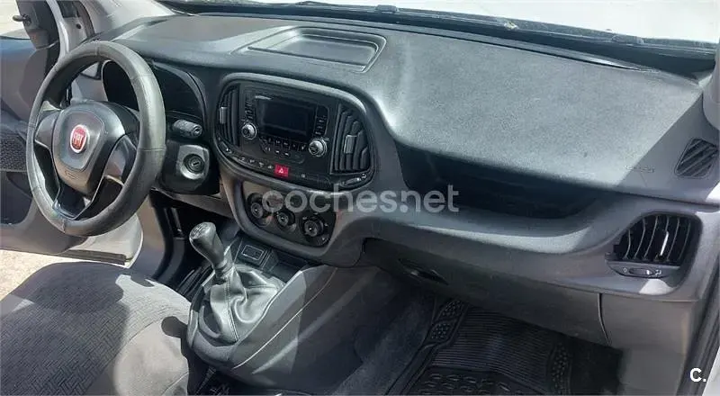 Usado Fiat Doblò 90 CV (66 kW) 2012 Blanco Monovolumen