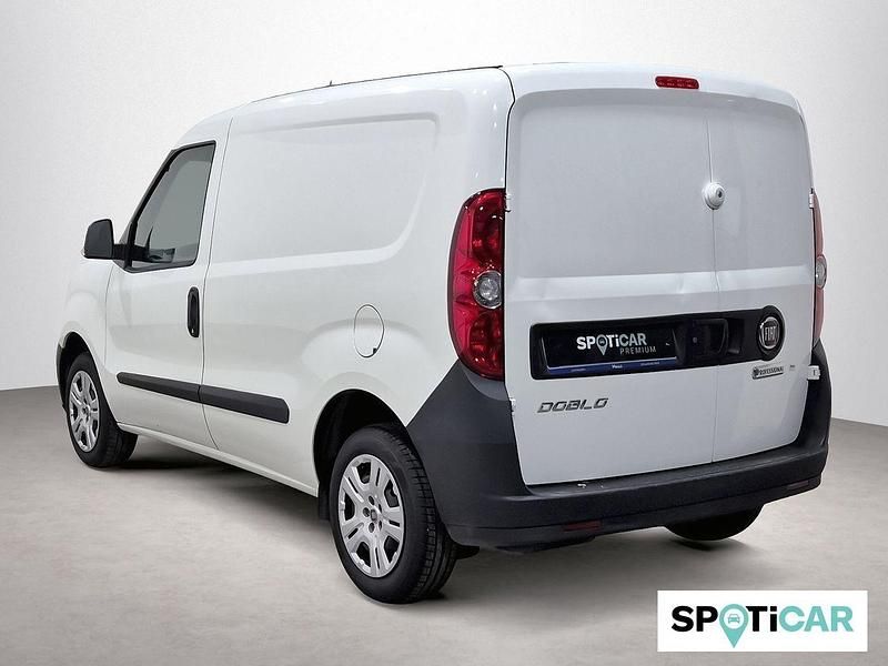 Usado Fiat Doblò 95 CV (69 kW) 2021 Blanco Monovolumen