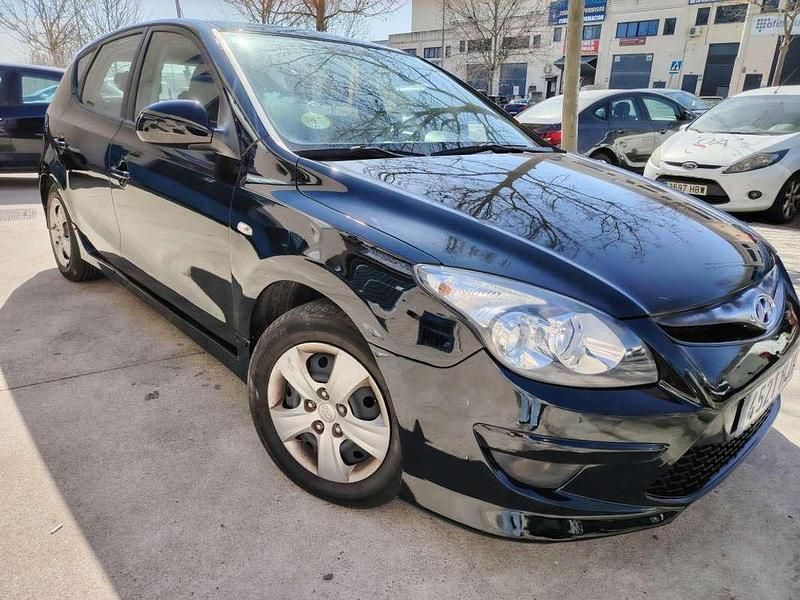 Usado Hyundai i30 Classic 90 CV (66 kW) 2012 Negro Utilitario