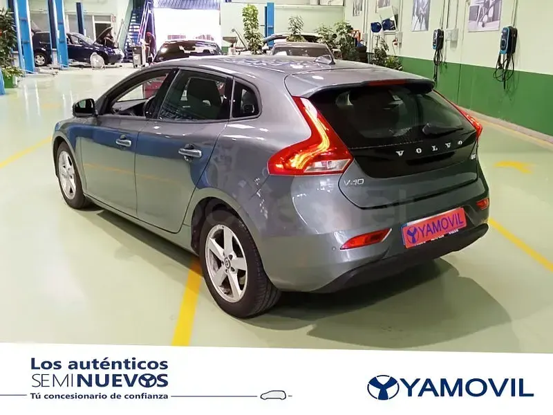 Usado Volvo V40 115 CV (84 kW) 2014 Gris / plata Berlina