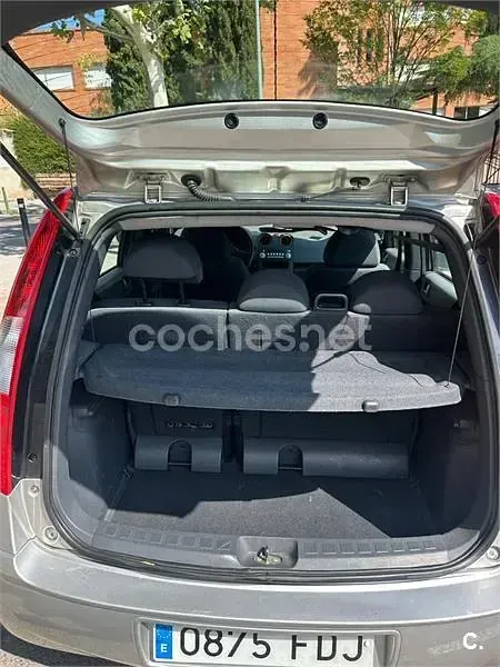 Usado Mitsubishi Colt Inform 95 CV (69 kW) 2006 Gris / plata Monovolumen
