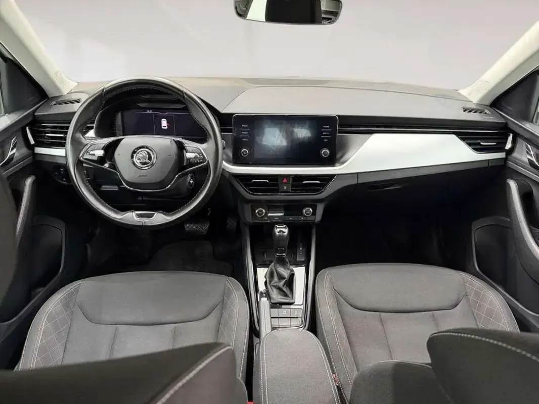 Usado Skoda Kamiq Ambition 110 CV (80 kW) 2021 Blanco SUV