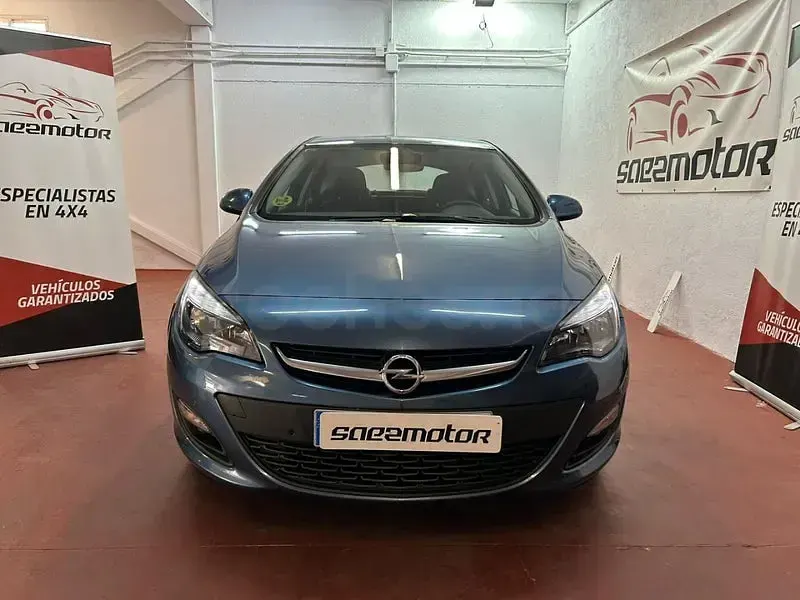 Usado Opel Astra Selective 165 CV (121 kW) 2015 Azul Berlina