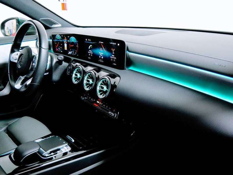 Gris Usado 2018 Mercedes A180 AMG Utilitario | 27.990 € - Imagen 1/4